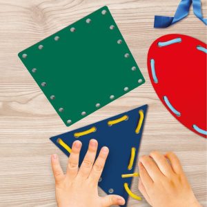 Montessori-des-formes-et-des-lacets